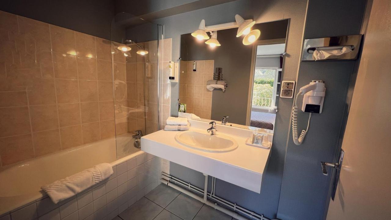 Logis Hotel Restaurant Des Voyageurs Tarnac Екстер'єр фото