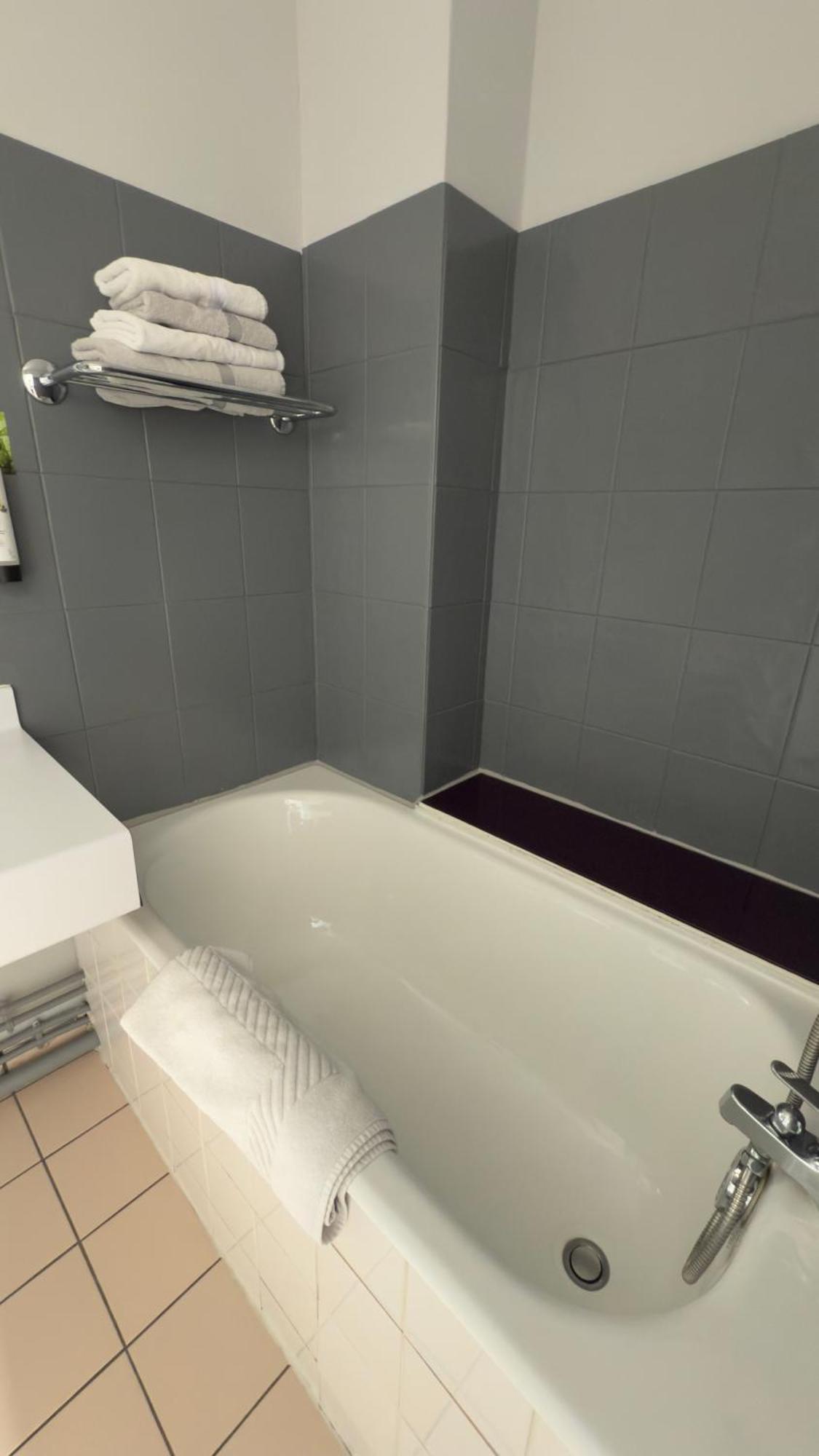 Logis Hotel Restaurant Des Voyageurs Tarnac Екстер'єр фото