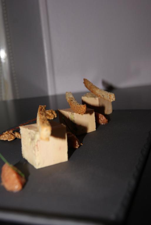 Logis Hotel Restaurant Des Voyageurs Tarnac Екстер'єр фото