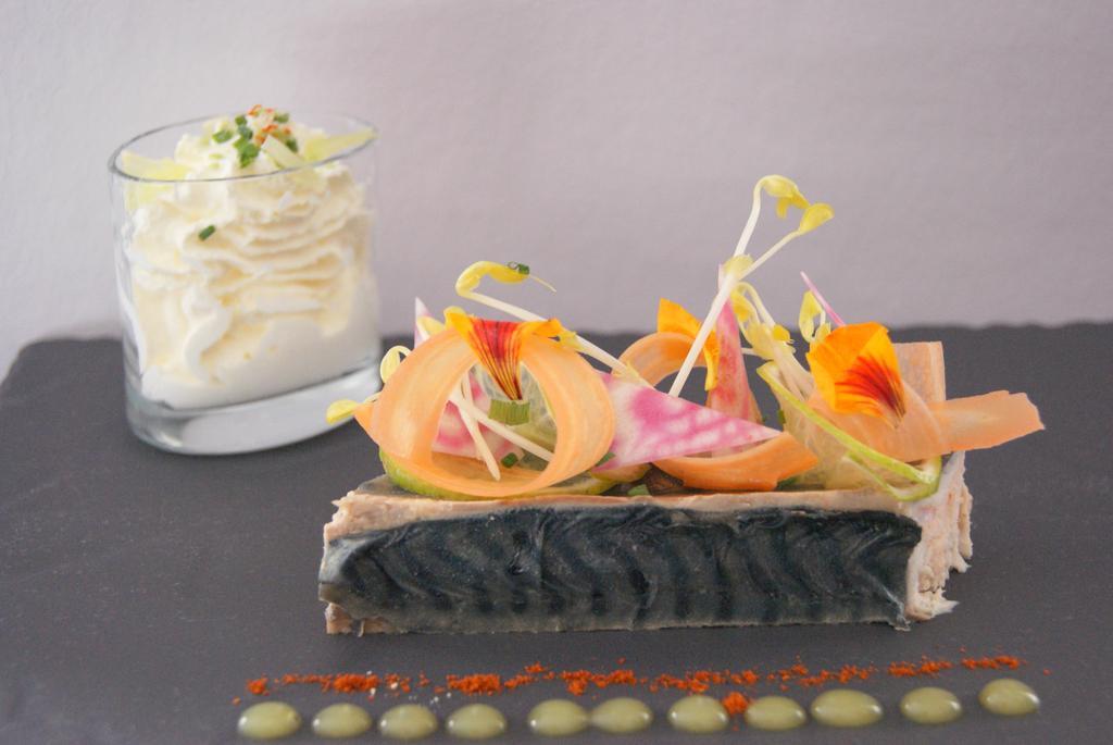 Logis Hotel Restaurant Des Voyageurs Tarnac Екстер'єр фото